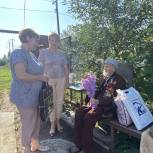 В Касторенском районе единороссы поздравили ветерана с Днем рождения