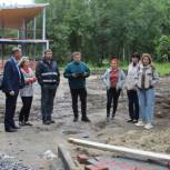 В Полярных Зорях активисты осмотрели объекты благоустройства