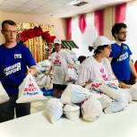 «Единая Россия» доставила в гуманитарный штаб «Мы вместе с Россией» в Мелитополе продукты и электрические плитки