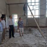 Партийные активисты оценили ход работ по капитальному ремонту спортзала Старокутлумбетьевской школы