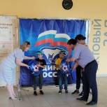 «Единая Россия» помогла подготовить уже более 50 тысяч школьников к 1 сентября в рамках акции «Собери ребенка в школу»