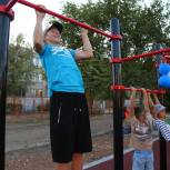 В Астрахани при поддержке «Единой России» появилась новая школьная спортплощадка