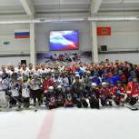 На новой ледовой арене в Дятьково состоялся необычный хоккейный матч
