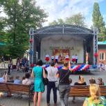 Партийная акция «Собери ребенка в школу» прошла в Кировском районе донской столицы