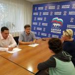 Единороссы Ноябрьска оказали поддержку семье инвалидов