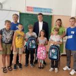 «Единая Россия» подарила школе в Московской области садовый инвентарь