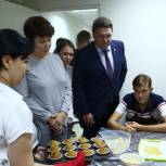 «Единая Россия» в Ленинском районе помогла Благотворительному фонду «Я есть!» в открытии новой мастерской и поздравила с новосельем