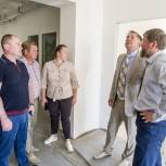 Партийный десант оценил ход капитального ремонта здания сельской врачебной амбулатории в Пермском муниципальном округе