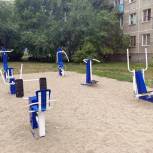 В Новосибирске депутат «Единой России» помог с установкой спортивных и игровых комплексов во дворах