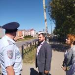 В поселке Советский проходит проверка безопасности пешеходных переходов возле школ, детских садов и других социально значимых объектов