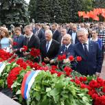 Сергей Горняков в составе Волгоградской делегации почтил память советских воинов, павших в Курской битве