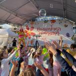 На юго-западе столицы при поддержке муниципальных депутатов состоялся праздничный концерт для жителей Ясенева