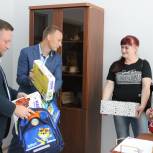Кировские единороссы приняли участие в акции «Собери ребенка в школу»