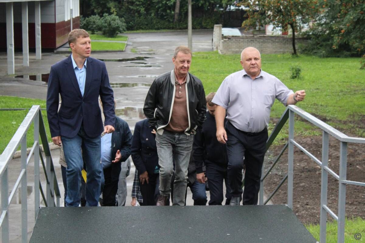 Шесть миллионов рублей направили на ремонт стадиона в барнаульской школе №110