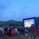 В Республике Алтай «Молодая Гвардия Единой России» организовала кинопоказ для детей из ЛНР