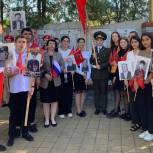 Единороссы Мартыновского района приняли участие в торжественной школьной линейке