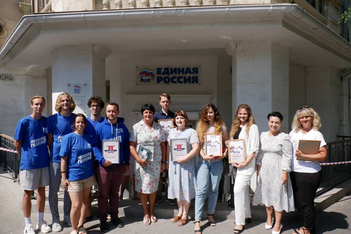 Татьяна Лобач наградила региональных победителей «Диктанта Победы»