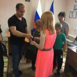 Анатолий Зуй помог многодетной семье подготовиться к учебному году