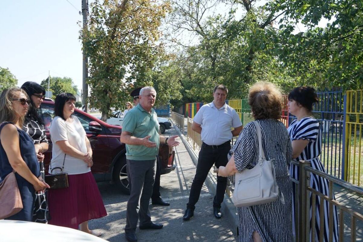 В Черкесске провели мониторинг безопасности подъездных путей к общеобразовательным и социально значимым учреждениям