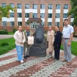 Семья из Якутии приехала в Псковскую область поклониться могиле деда и прадеда