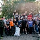 Партийцы Коркинского округа провели очередной субботник на водном объекте