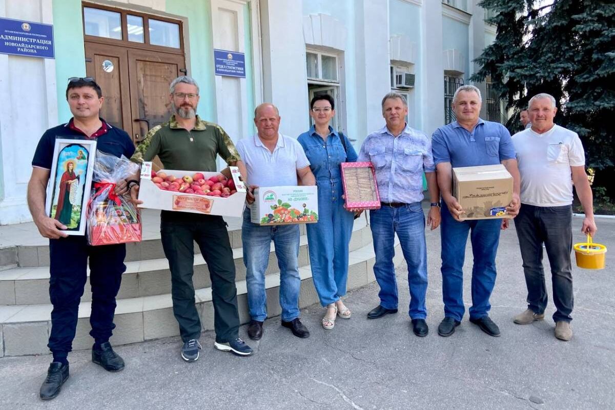 Главы Мичуринского и Петровского муниципальных округов посетили  Денежнековскую школу Новоайдарского района ЛНР