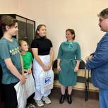В Магаданской области «Единая Россия» передает школьные наборы многодетным и малообеспеченным семьям