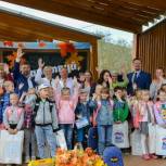Более 50 сормовских первоклассников получили  рюкзаки со школьными принадлежностями при поддержке «Единой России»