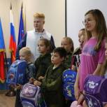 Портфели, канцтовары, техника: «Единая Россия» обеспечила школьников наборами к новому учебному году