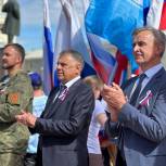 Флаг России подняли на 30-метровую высоту в Ангарске