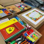 Сертификаты, рюкзаки и канцелярские товары: «Единая Россия» помогает школьникам
