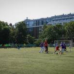В футбольном турнире, организованном сторонниками «Единой России», приняли участие 300 жителей Петроградского района