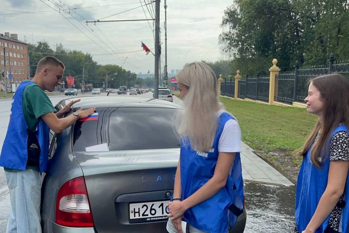 Флаг моей страны»: в Приокском районе прошла патриотическая акция