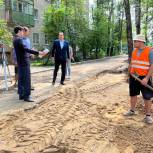 Депутат Мособлдумы Сергей Керселян проверил ход работ по благоустройству дворов