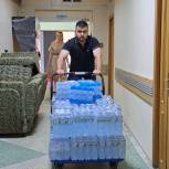 Единороссы юго-востока Москвы доставили более двух тонн воды в госпиталь им. Н.Н. Бурденко