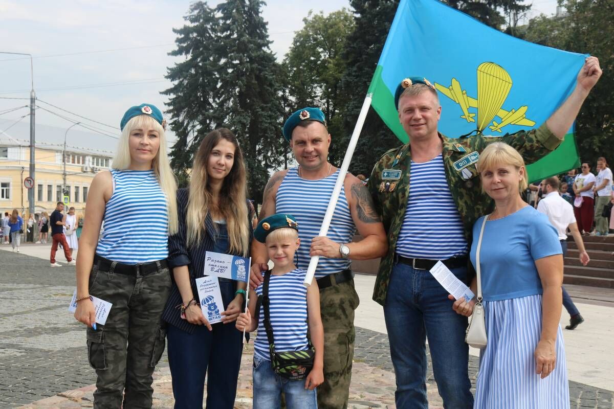 В Рязани прошел праздник в честь Дня ВДВ | 02.08.2023 | Рязань - БезФормата