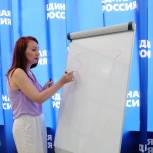 В Астрахани «Женское движение Единой России» организовало психологическое занятие с родителями подростков из семей участников СВО