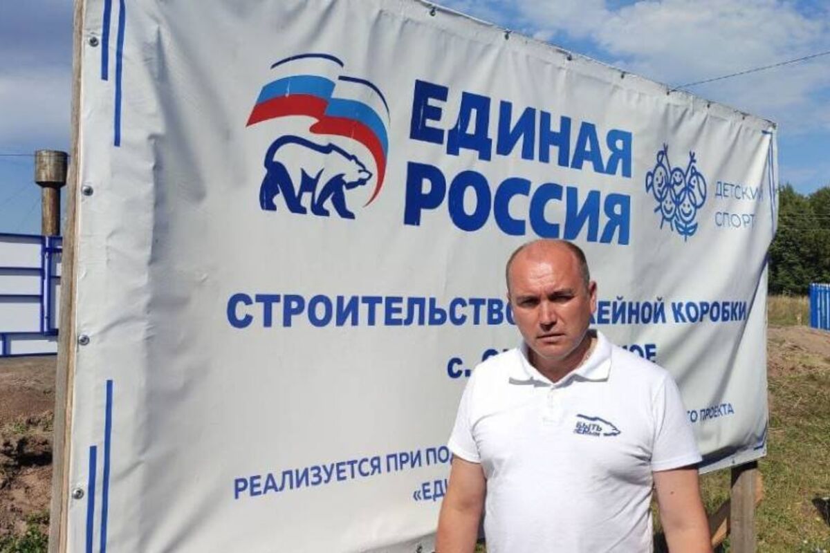 В Мариинско-Посадском округе проверили ход строительства хоккейной коробки в селе Октябрьское