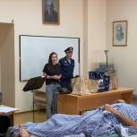 Подарки десантникам, проходящим лечение в госпитале, передали псковские общественники