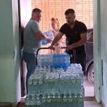 В Москве активисты «Единой России» доставили более двух тонн воды в госпиталь им. Н.Н. Бурденко
