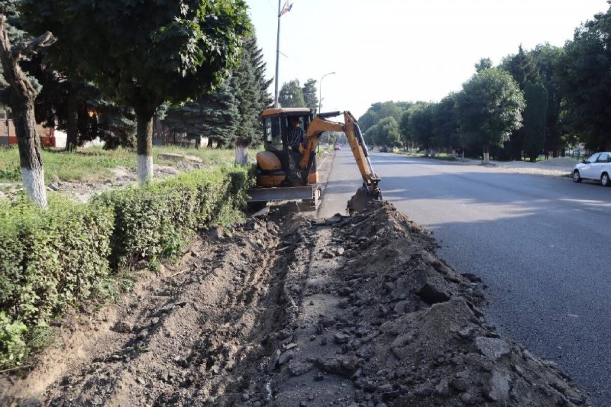 В Нарткале продолжается ремонт центральной улицы Кабардинская