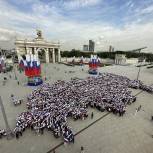Более 15 тысяч человек приняли участие в мероприятиях «Молодой Гвардии Единой России» и «Волонтёрской Роты» ко Дню флага