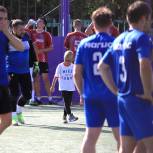 «Единая Россия» организовала соревнования по мини-футболу в Новосибирске