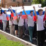 «Чувство гордости, надежды и устремления вперёд»: в Петербурге отметили День российского флага