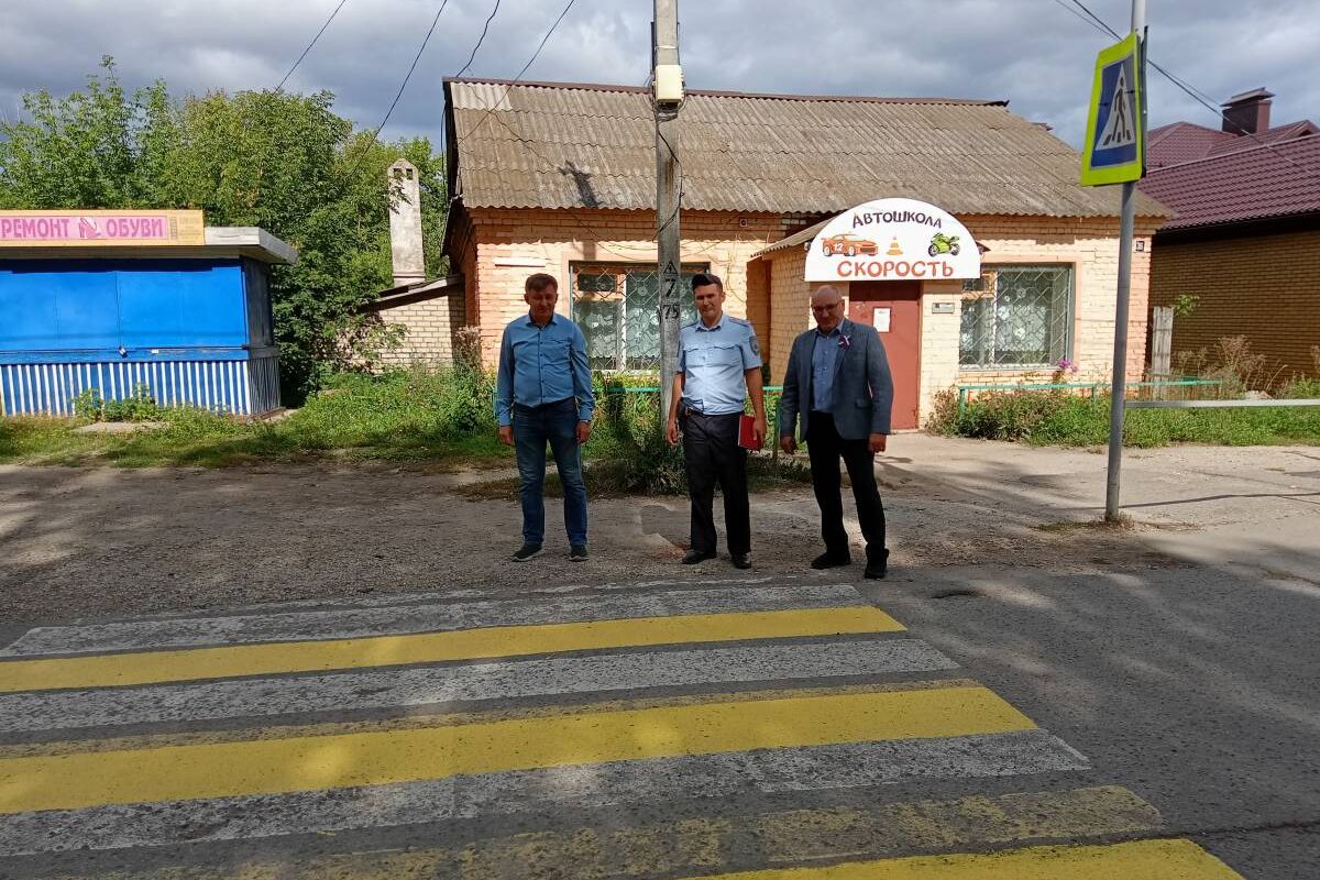 В Сернурском районе «Партийный десант» проверил безопасность пешеходных переходов