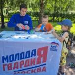 Единороссы Москвы организовали для жителей мастер-класс по сбору вторичного сырья