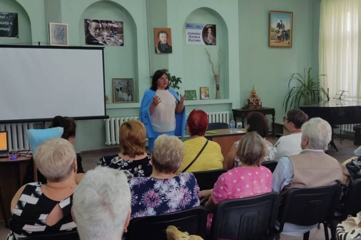 Депутат Ирина Жукова встретилась с представителями Союза пенсионеров в Шахтах