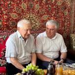 Единороссы Махачкалы поздравили ветерана ВОВ Юрия Петрухина с 96-летием