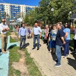 Дмитрий Голубков осмотрел новую детскую площадку в Новоивановском
