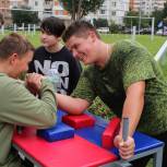 На западе Москвы провели военно-спортивную игру «Внуковский рубеж»